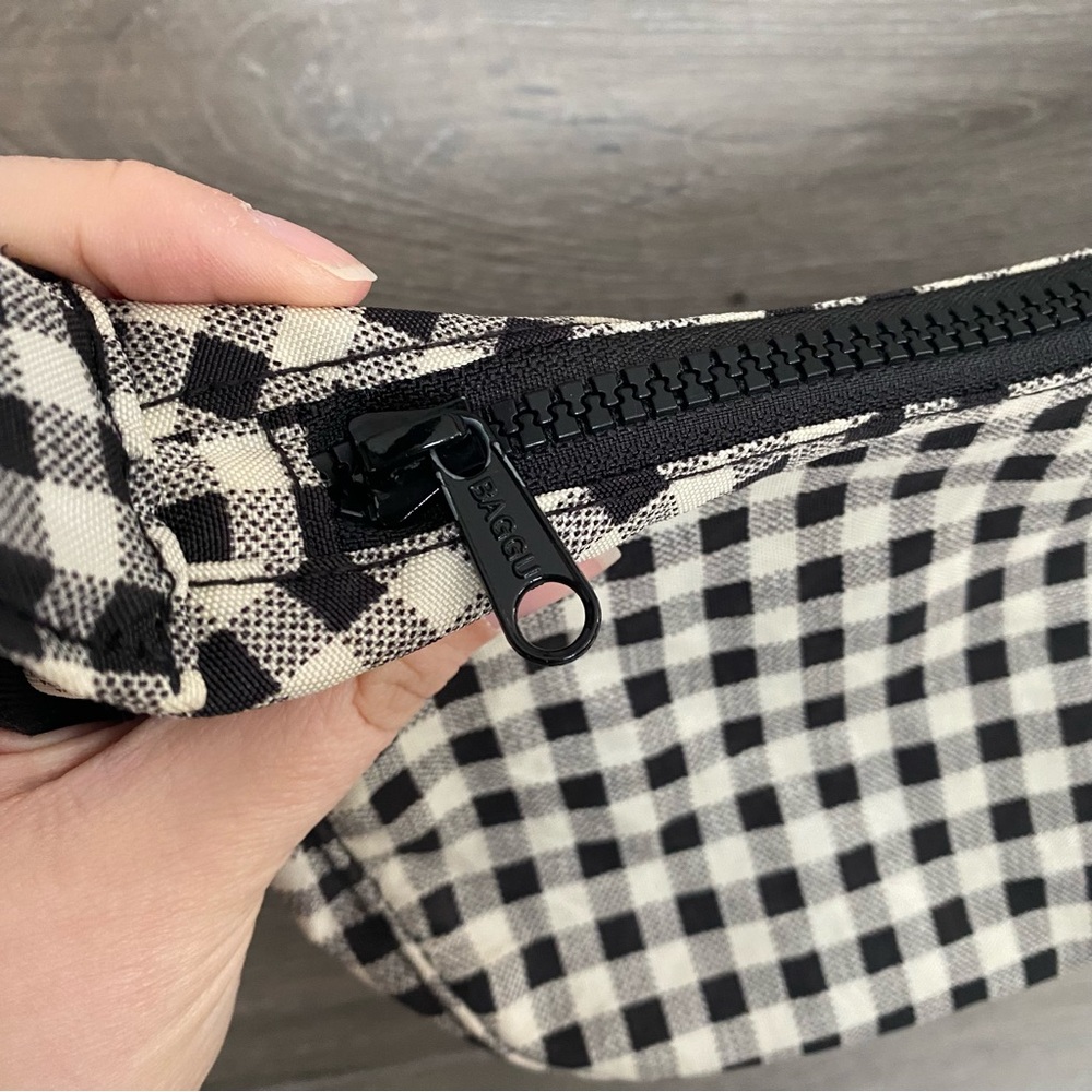Baggu Nylon Gingham Crescent Bag - Picture 6 of 9